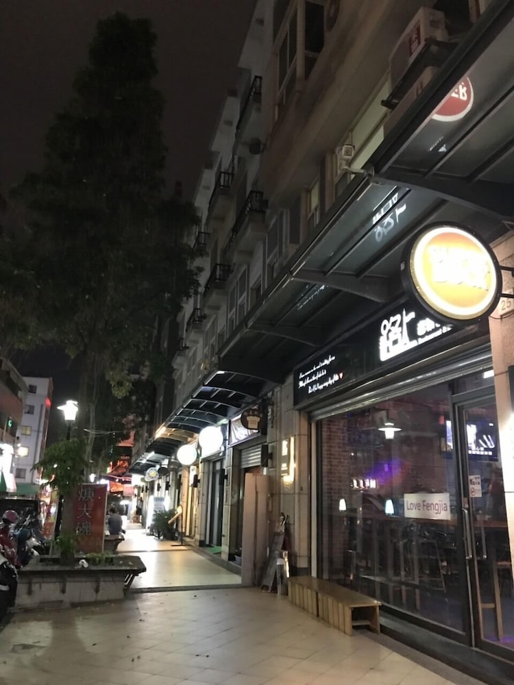 Love Fengjia Colorful Hotel 1/37