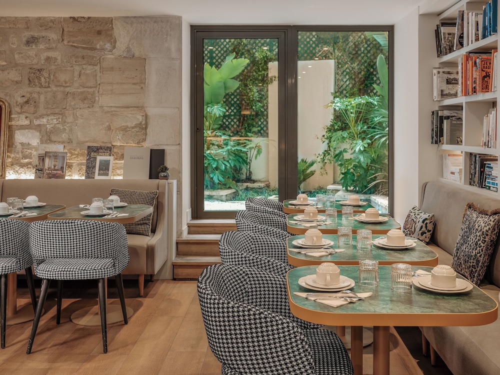 Hotel Zelie Champs-Elysees 35/50