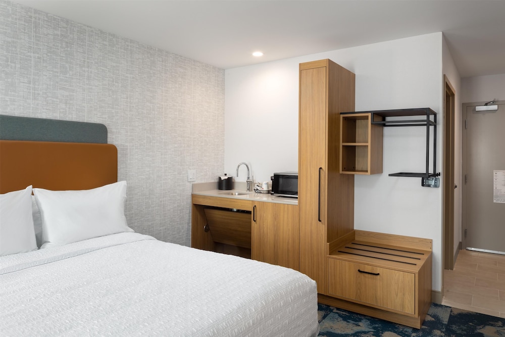 STUDIO, SUITE, KING BED, COURTYARD VIEW