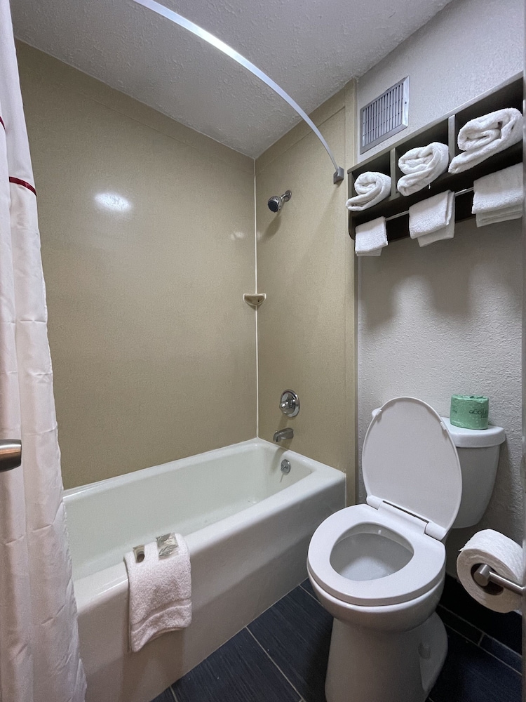 Red Roof Inn Lagrange 3/31