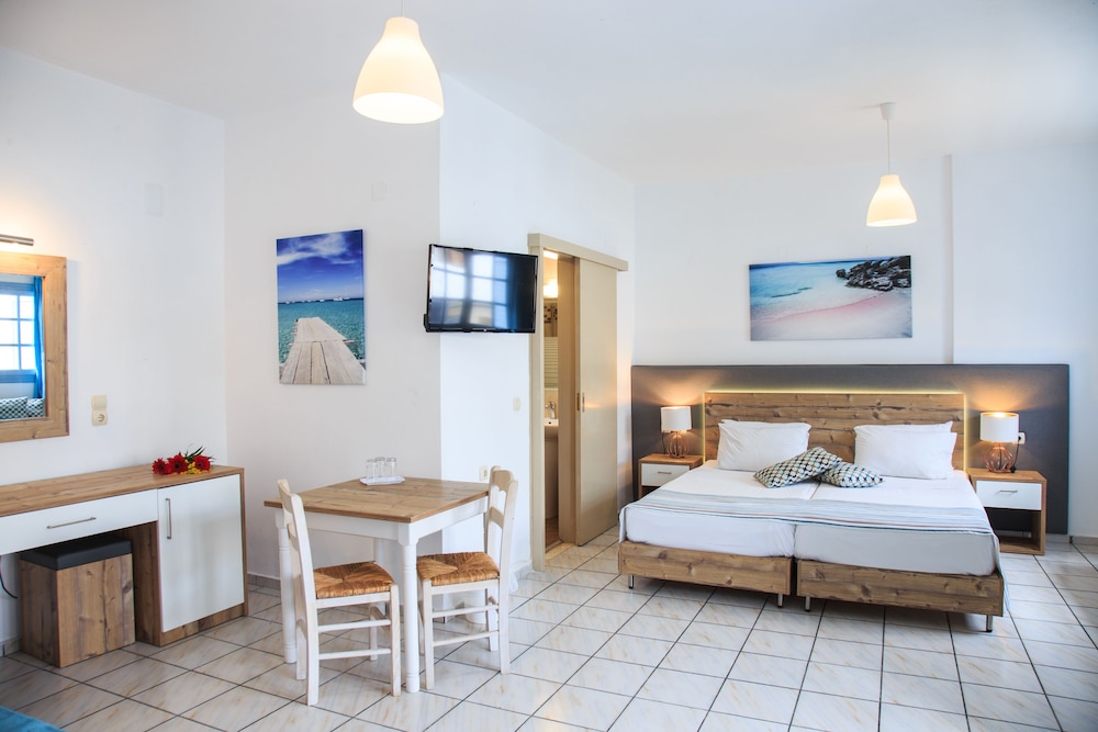 Almare Beach Hotel 8/50
