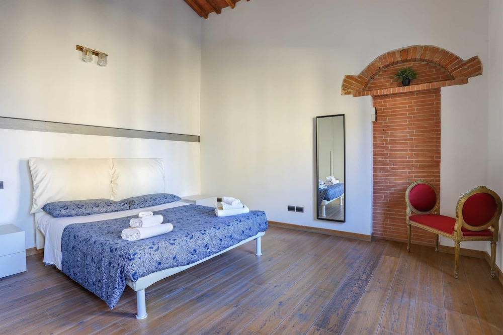 Uffizi Suite II in Florence-hosted by Sweetstay 4/15