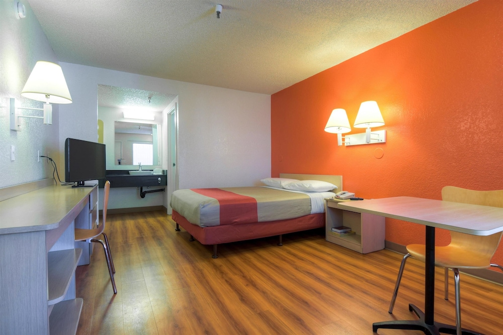 Motel6 Santa Ana, CA 23/53