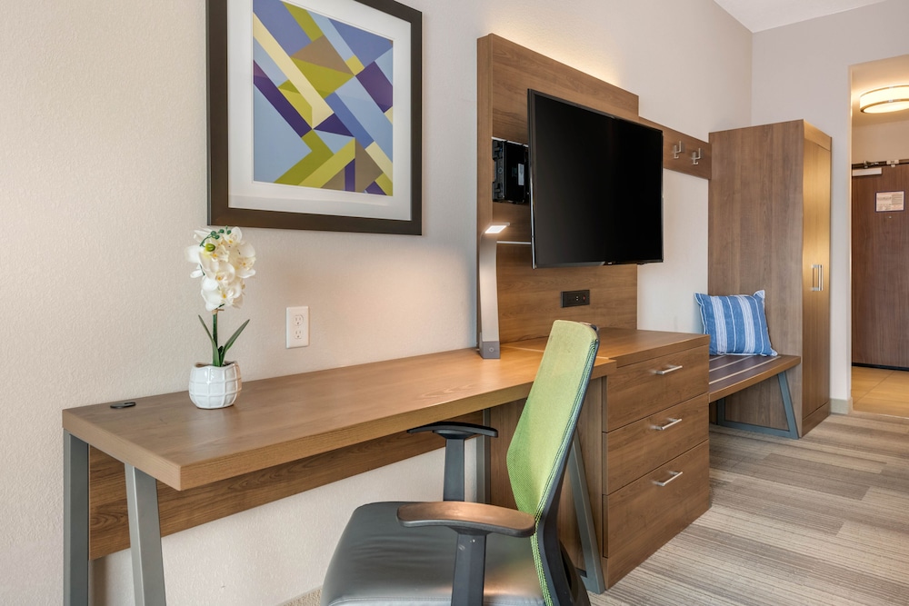 Holiday Inn Express And Suites West Melbourne 50/68