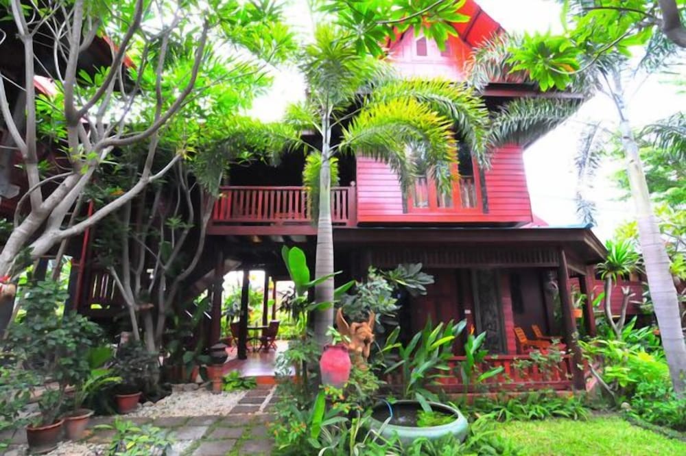 Ruen Kanok Thai House 1/33