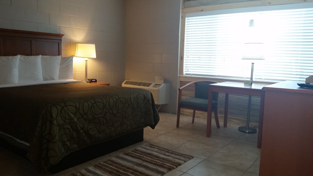 Motel West 42/58