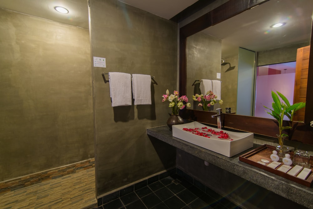 Mekong Angkor Deluxe Hotel 48/50