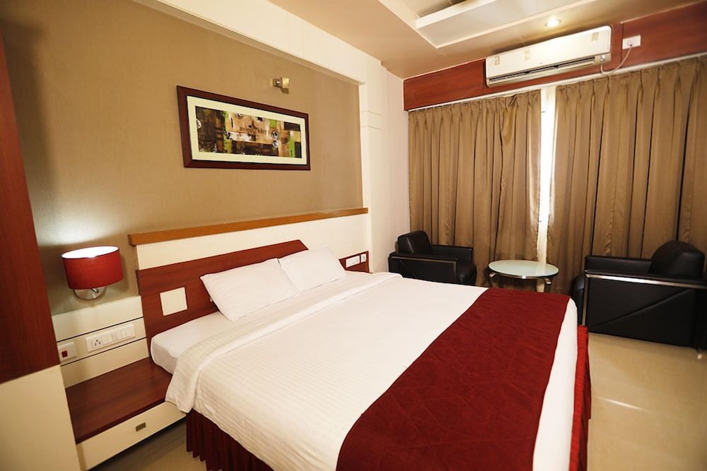 HOTEL EXCELLENCY 13/50