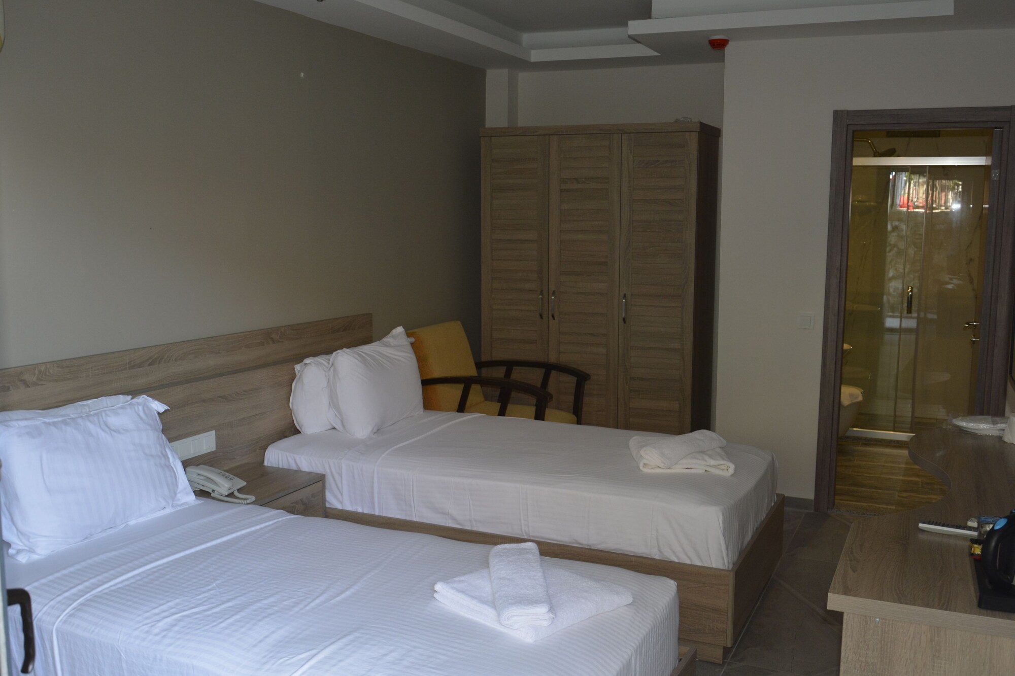 BASIC, TWIN BEDS