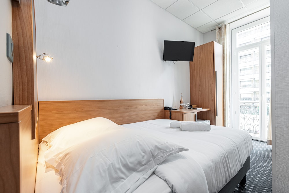 CITY, DOUBLE BED, SEA VIEW