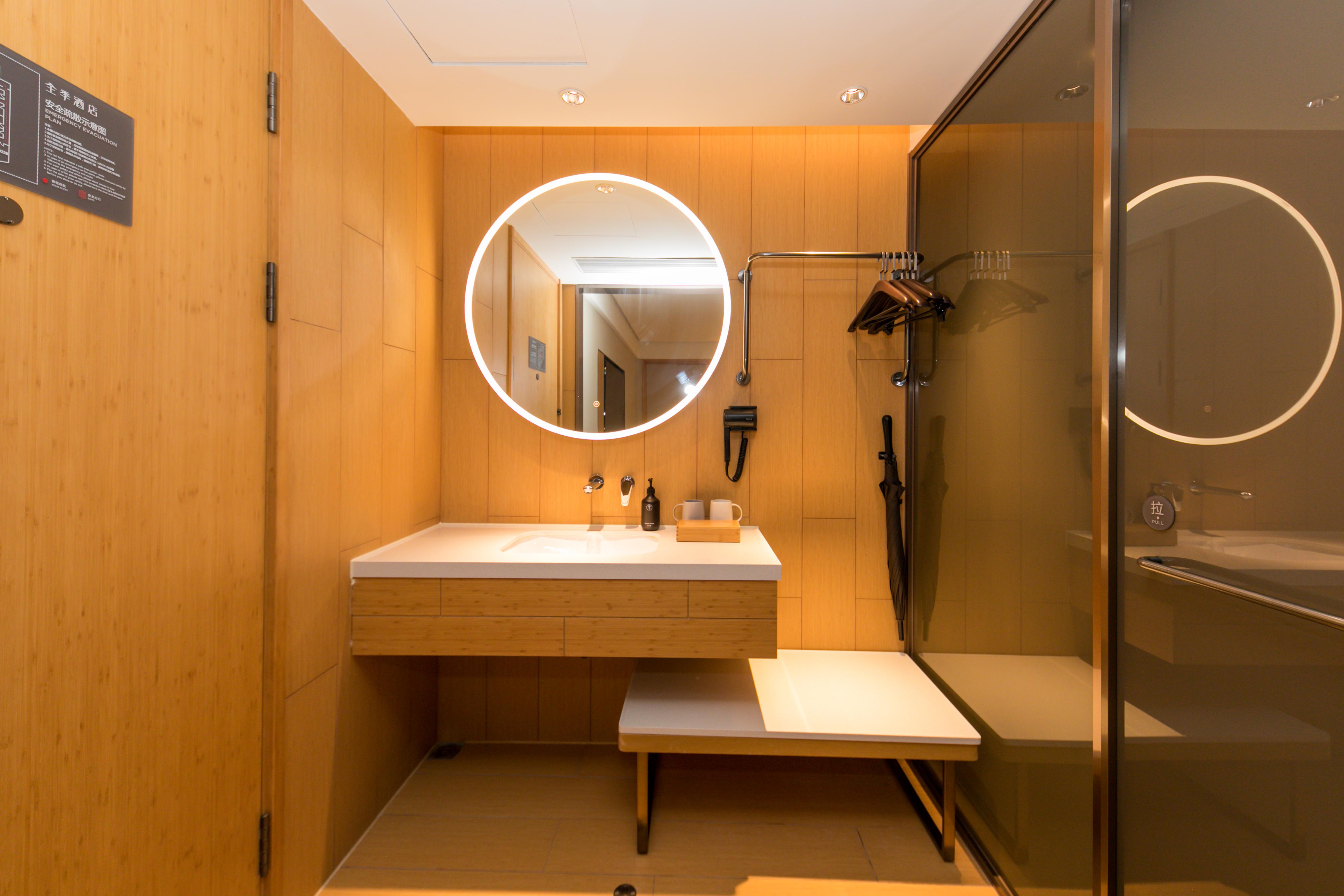 Ji Hotel (Shanghai Huangxing Road Metro Station) 40/40