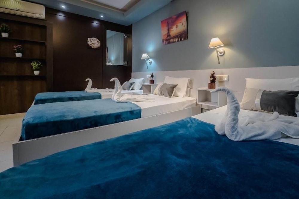Cloud 9 Hotel Shisha & Cocktail Bar - Adults Only 18+ 22/51