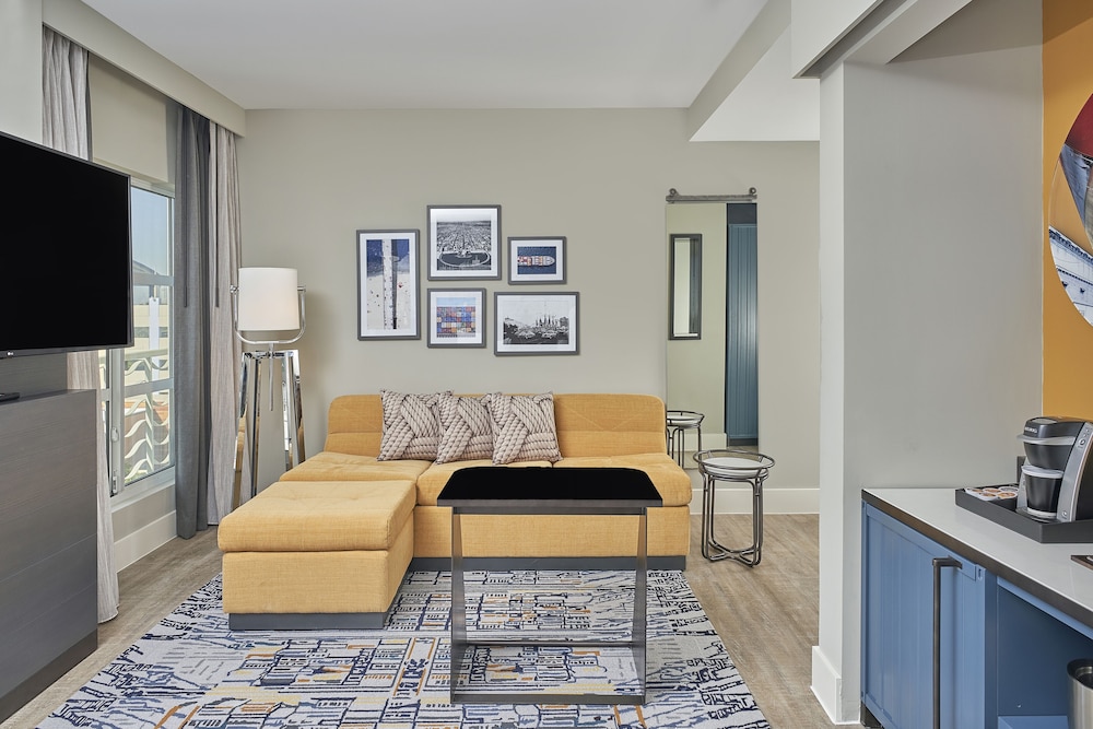 Hyatt Centric the Pike Long Beach 30/59