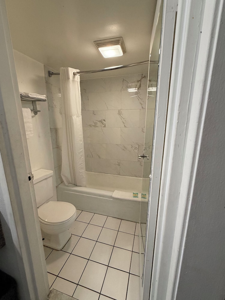 Wilkes Barre Inn And Suites 50/50