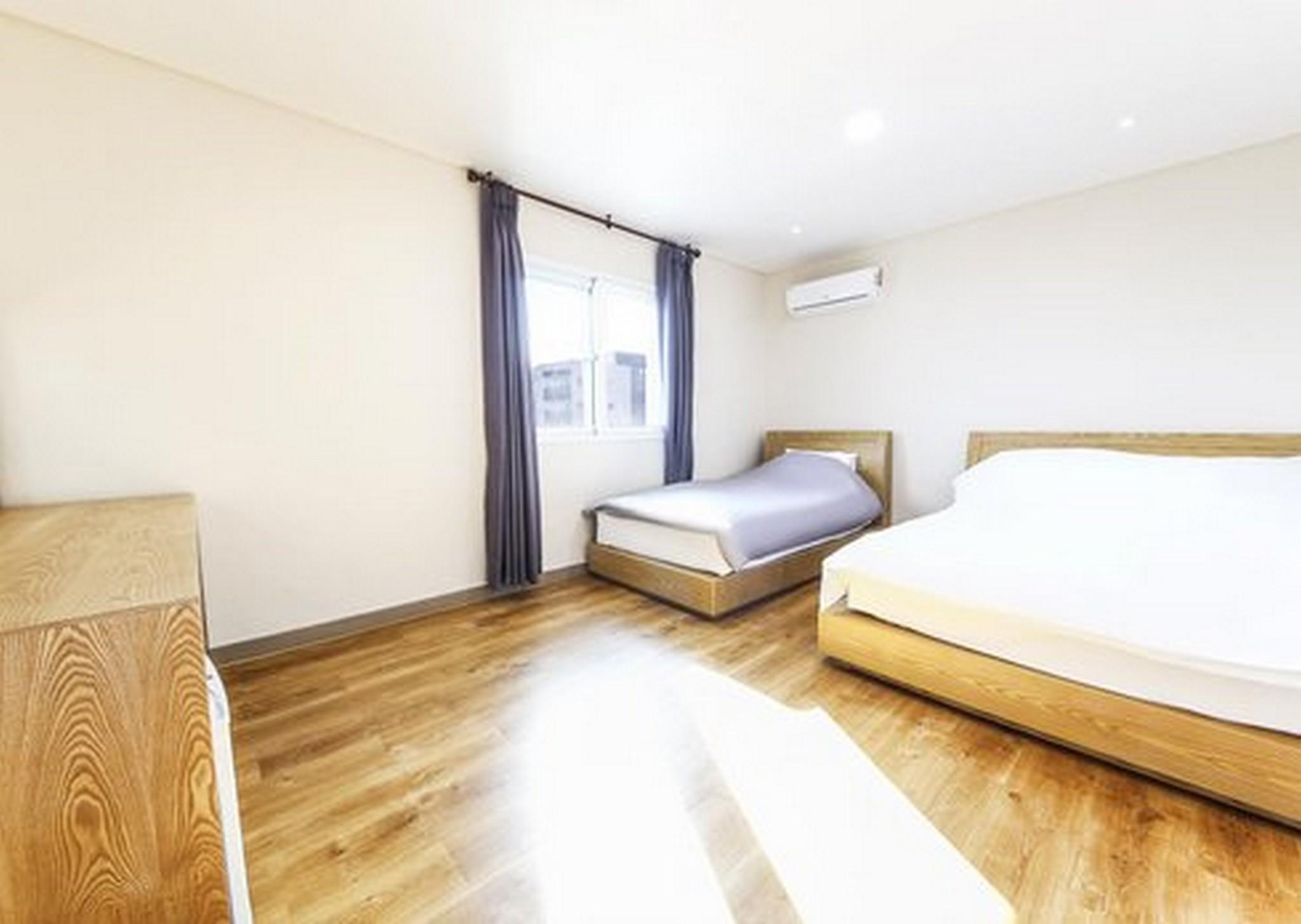 DELUXE, TWIN BEDS