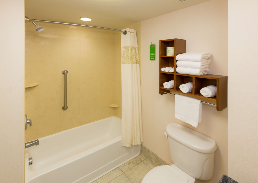 Hampton Inn And Suites Hartford/Farmington 17/76