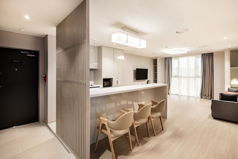 Golden Tulip Incheon Airport Hotel and Suites 15/63