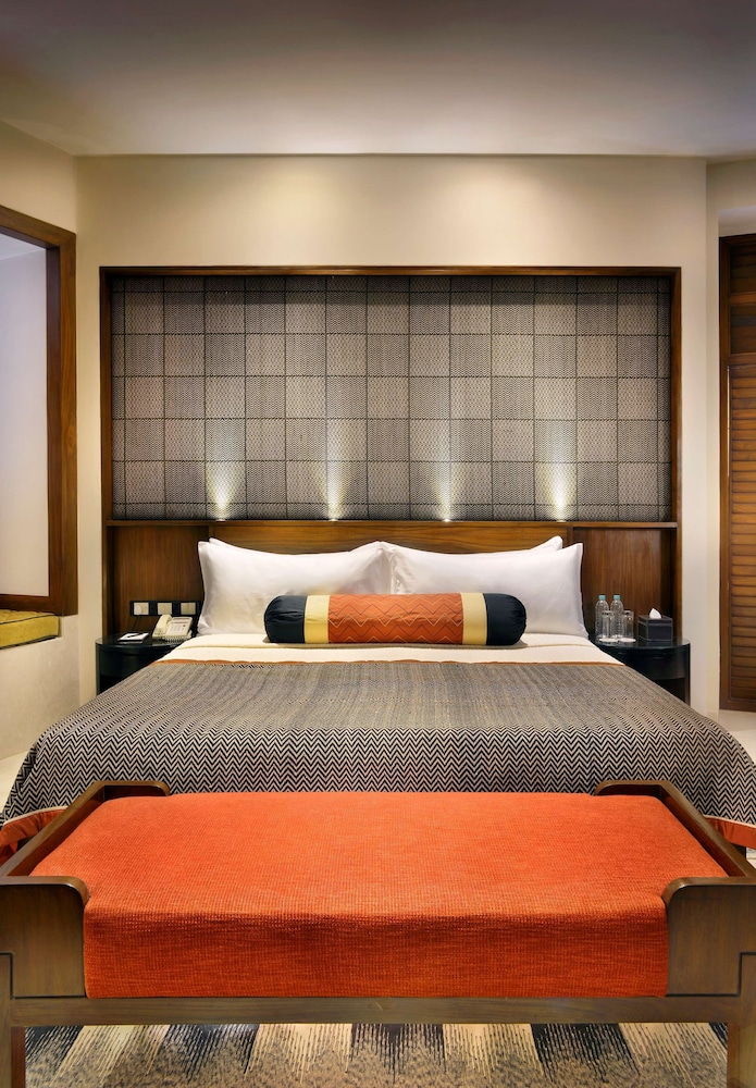 The Lalit Great Eastern Kolkata 13/65