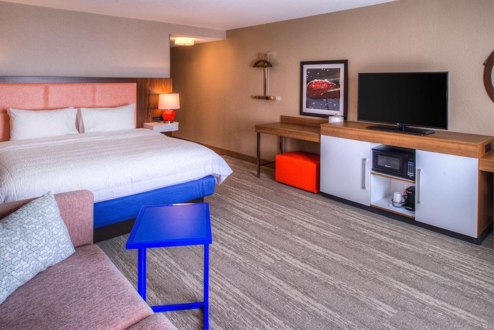 Hampton Inn & Suites Wixom 24/61
