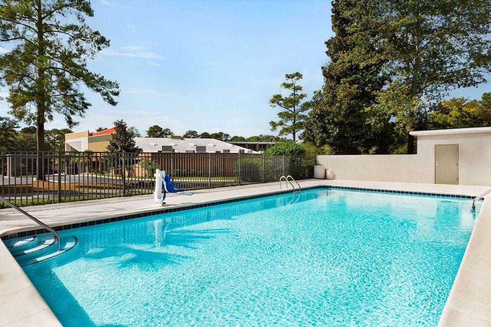 La Quinta Inn by Wyndham Columbia NE / Fort Jackson, SC 35/55