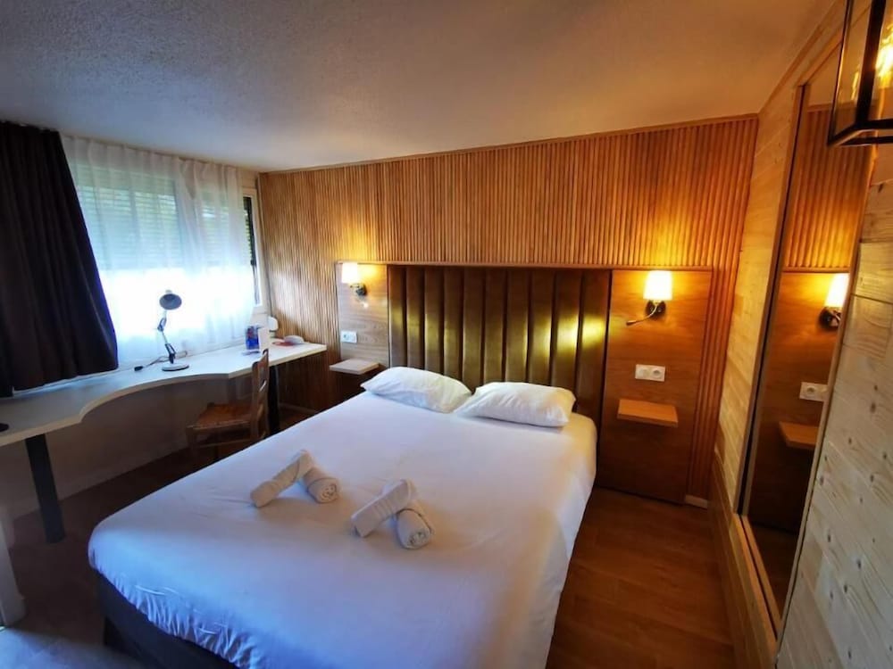 P'TIT DEJ-HOTEL FOIX 10/23