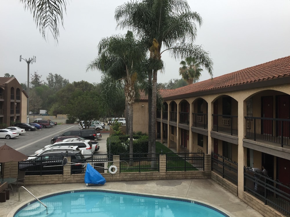 Five Star Inn West Covina 6/42