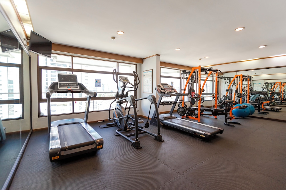 Pinnacle Lumpinee Park Hotel 24/47