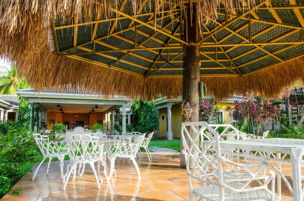 Paraiso Rainforest and Beach Hotel 7/48