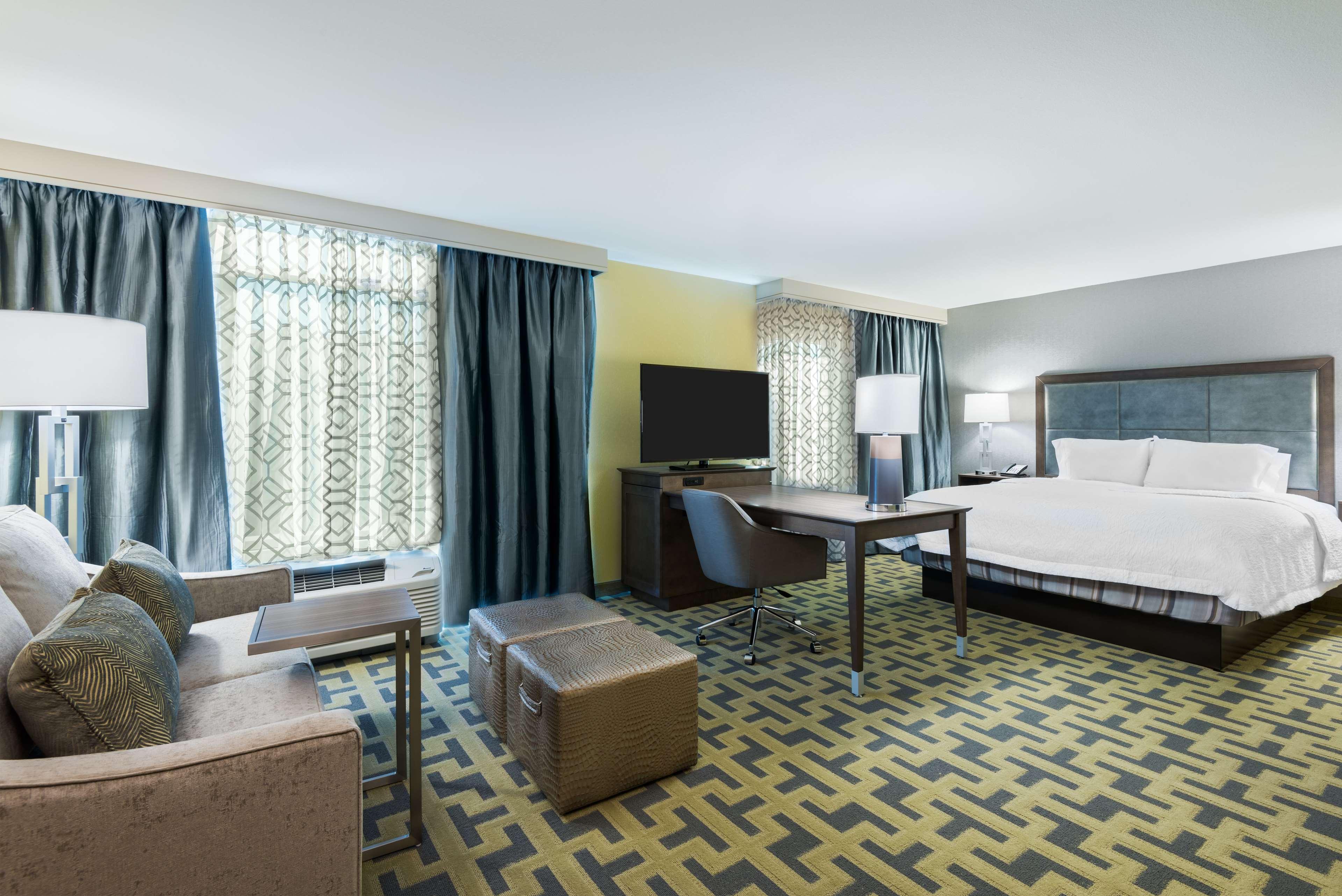 STUDIO, KING BED, SOFA, ACCESSIBLE