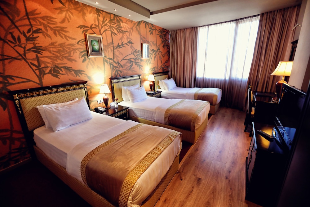 Grand Hotel Europa 11/50