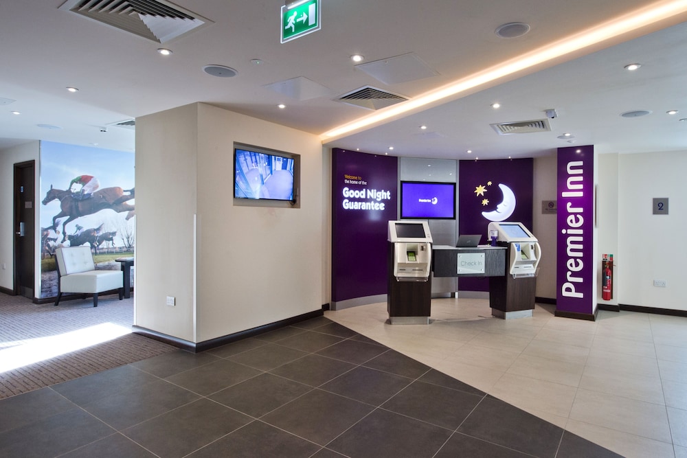 Premier Inn Cheltenham Town Centre 6/44