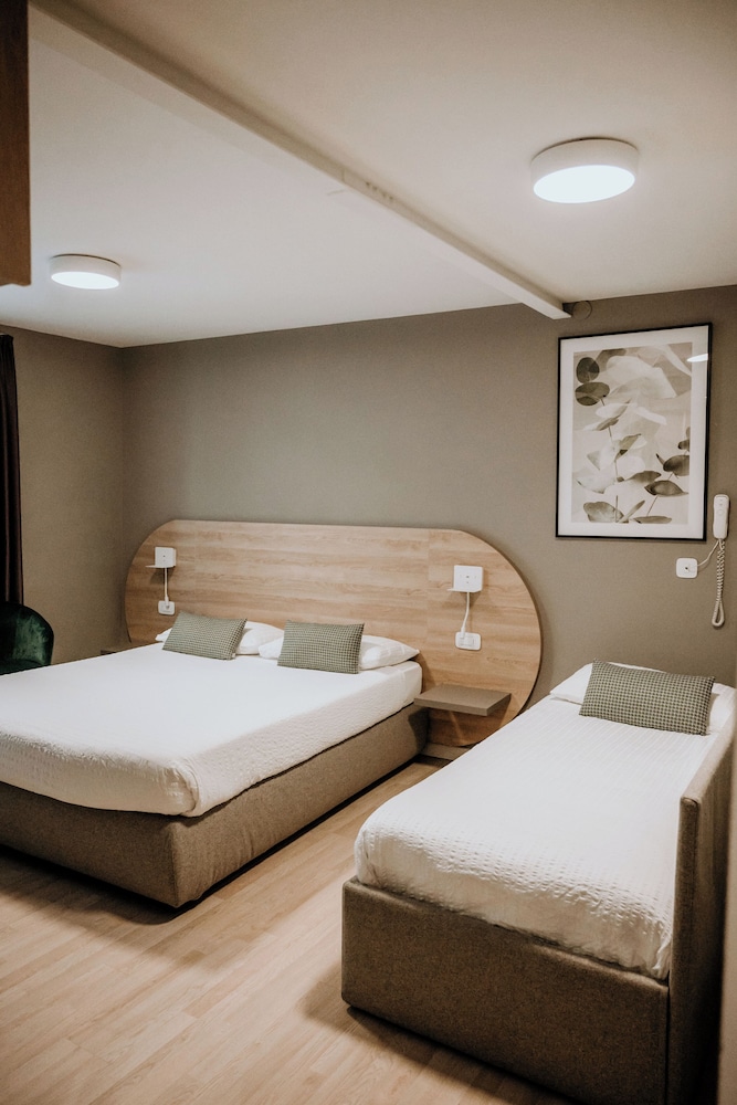 Comfort, Triple, 1 Queen and 1 Single Bed, City View, Hotel Garni Venezia 6/10