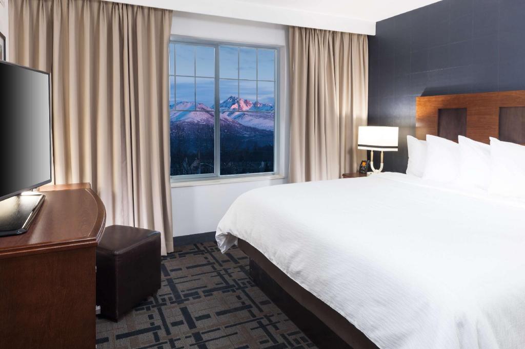 PREMIUM, SUITE, KING BED, ACCESSIBLE