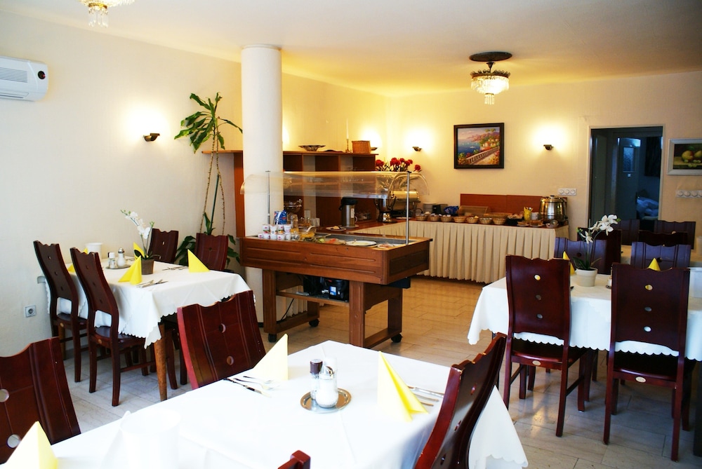 Bahn Hotel Dusseldorf 33/41
