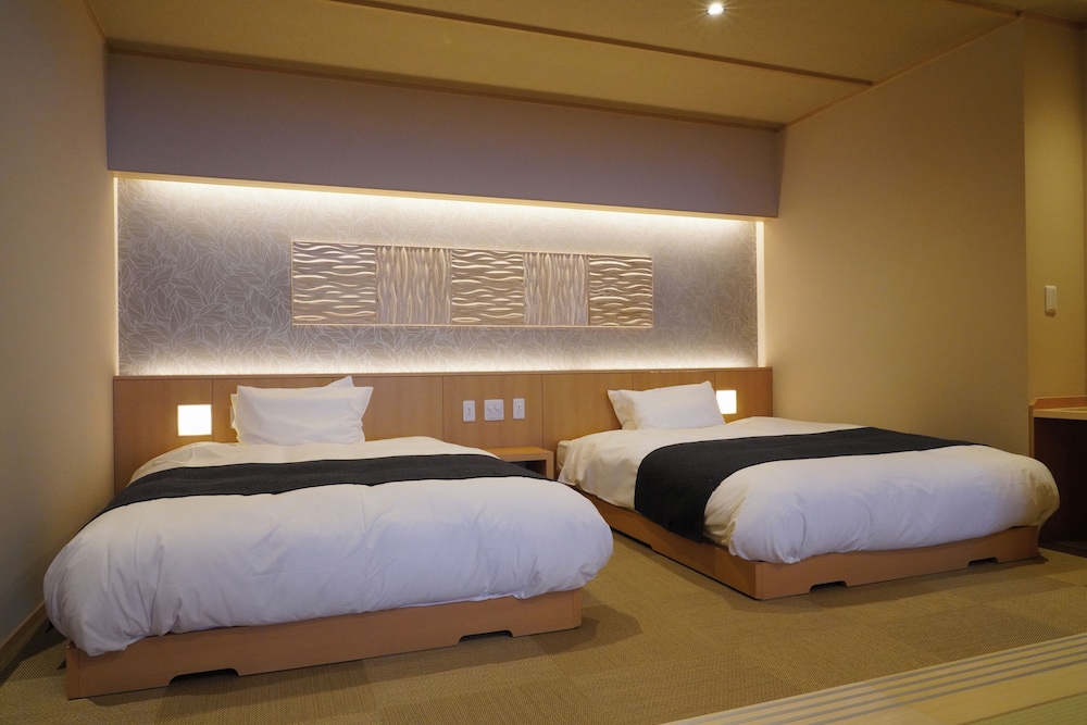 LUXURY, MULTIPLE BEDS