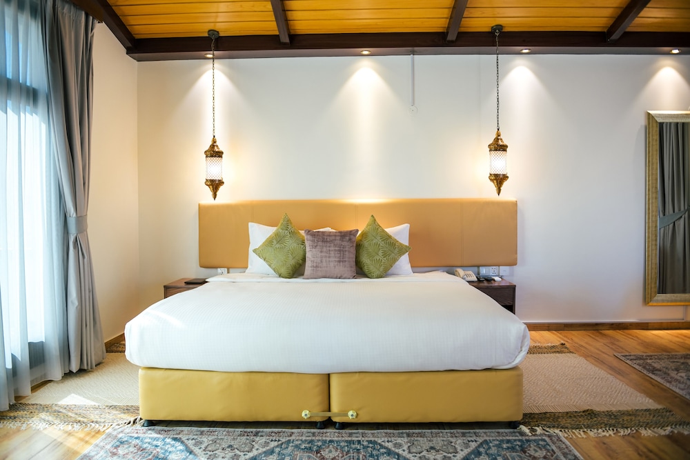 Arabian Nights Resort & Spa 4/21