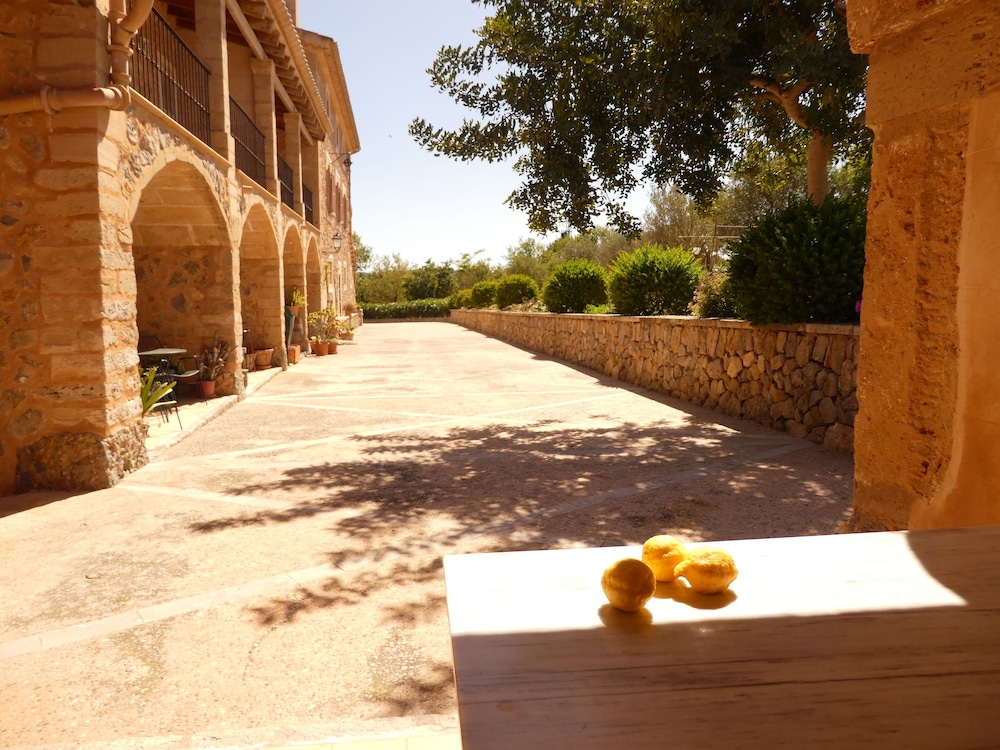 Finca Hotel Can Estades 30/63