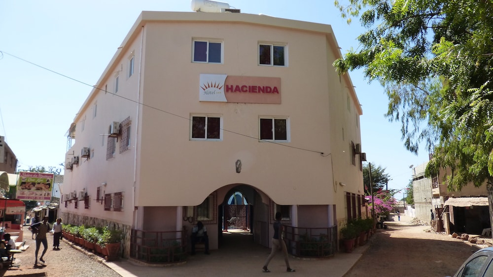 L Hacienda 16/30