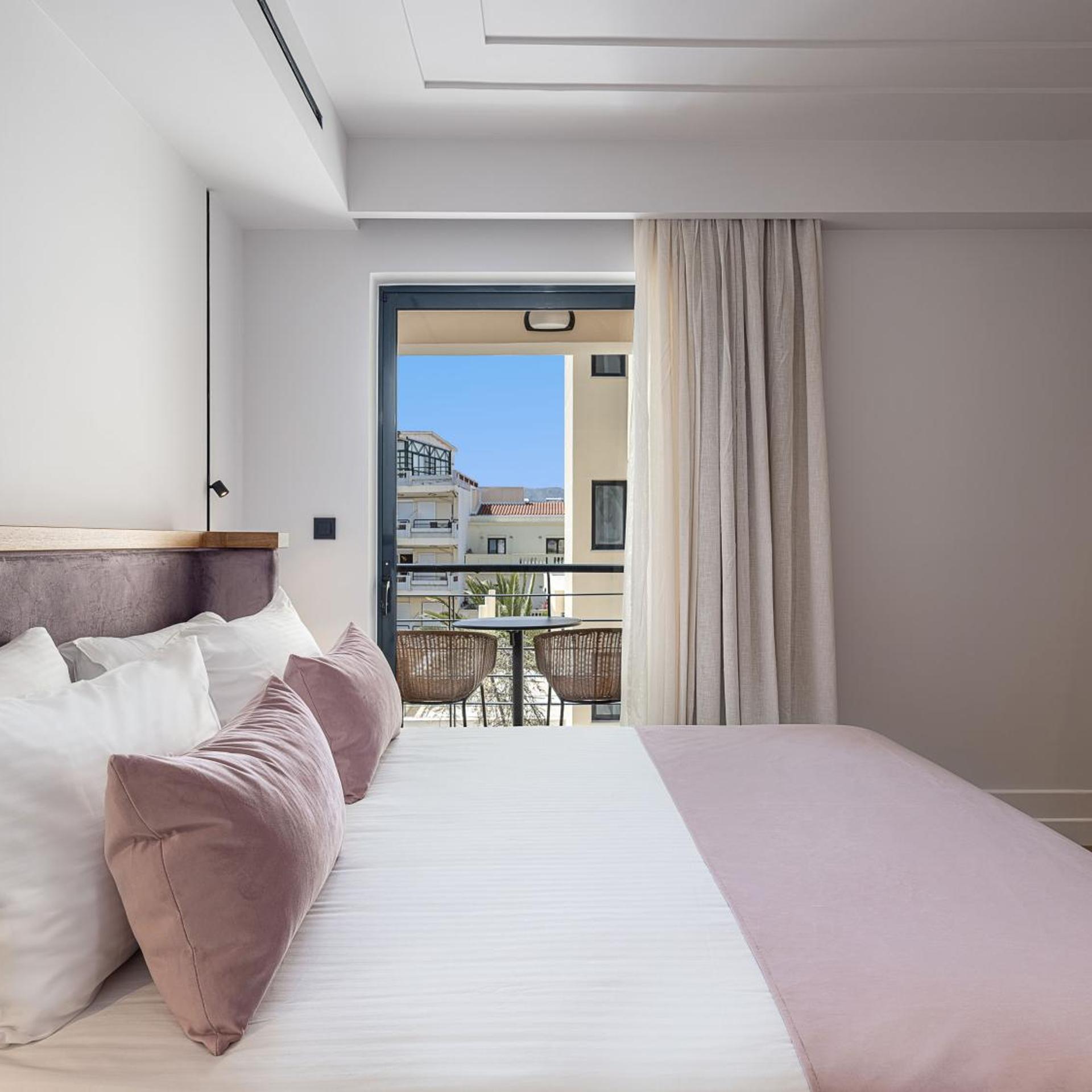 Petite, Double Bed