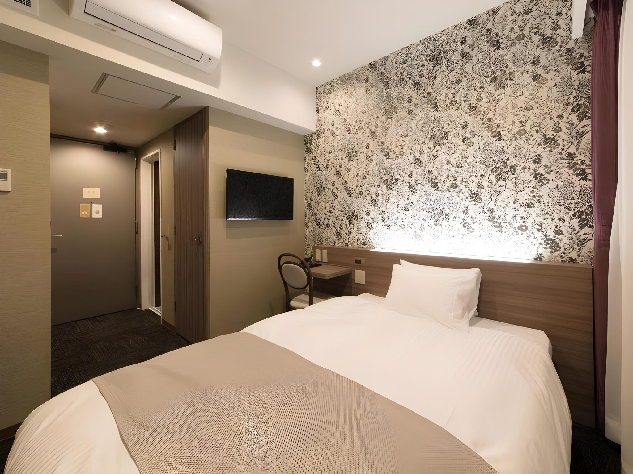 Semi Room, Semi Double Bed