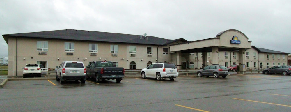 Days Inn & Suites by Wyndham Thompson 1/32