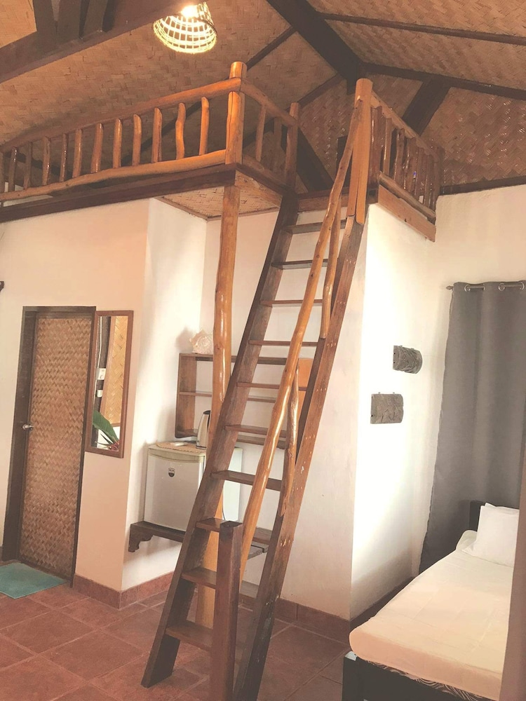 Golden Monkey Cottages 24/75
