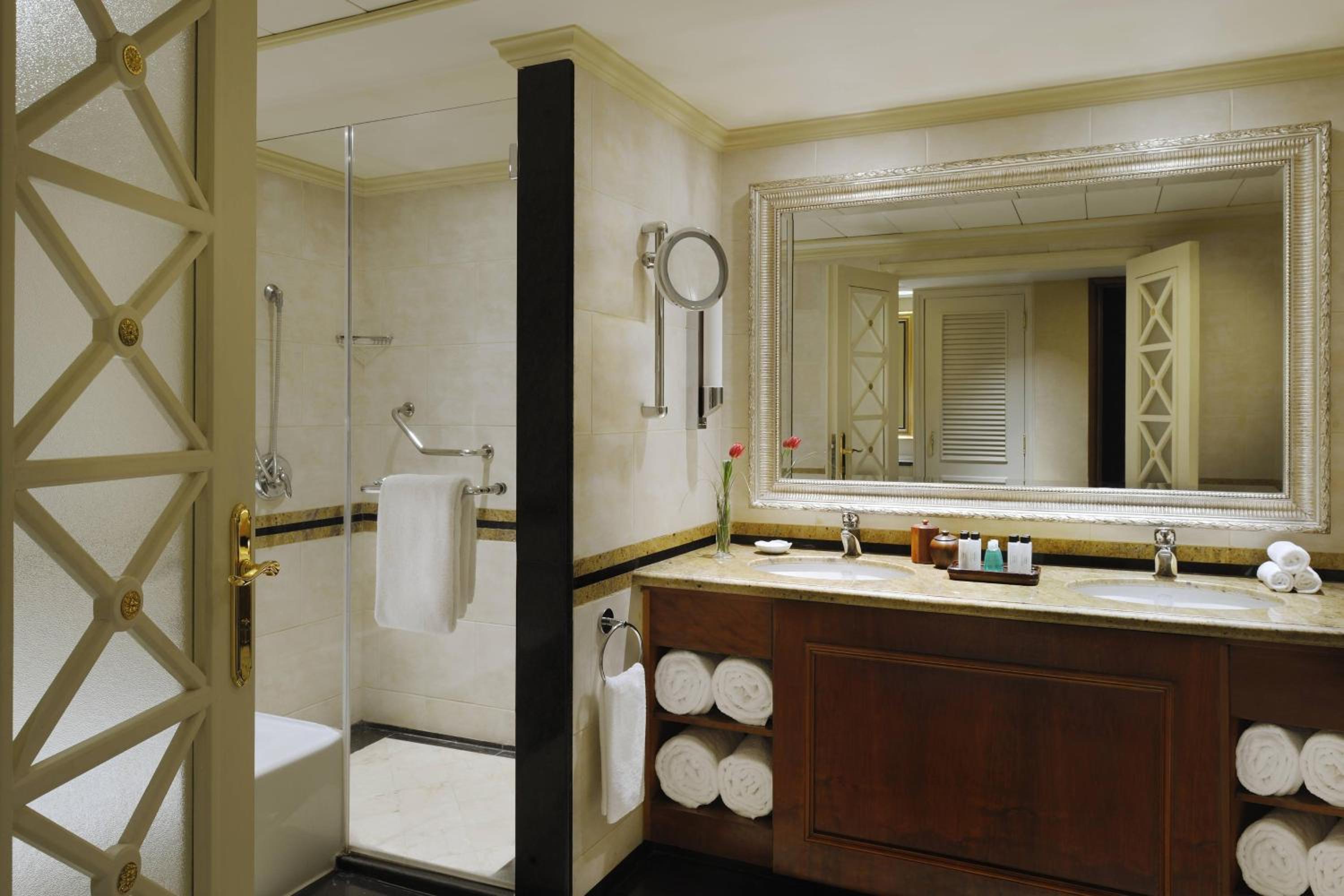 Diplomat, Suite, King Bed, Balcony