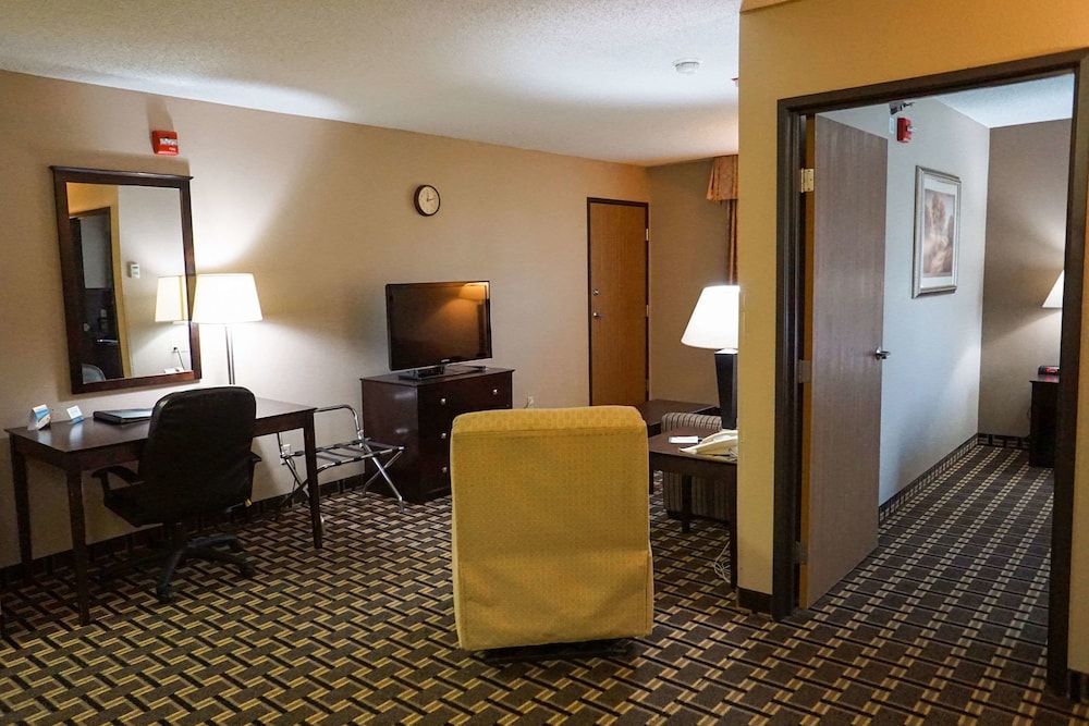 Quality Inn Suites Watertown 13/23