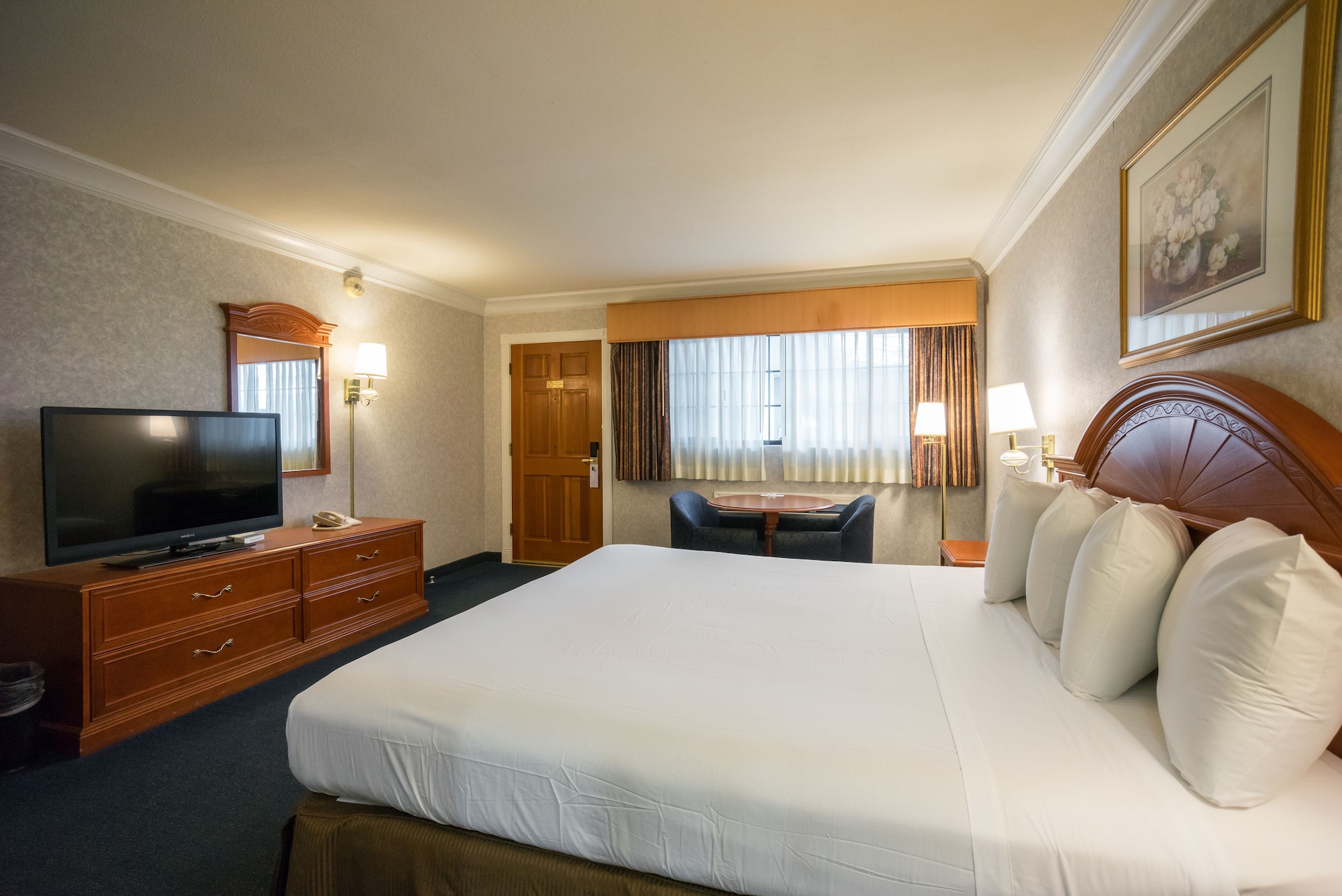 SUPERIOR, KING BED