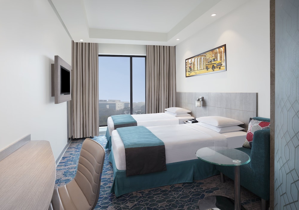 Holiday Inn Express Kolkata Airport 24/56
