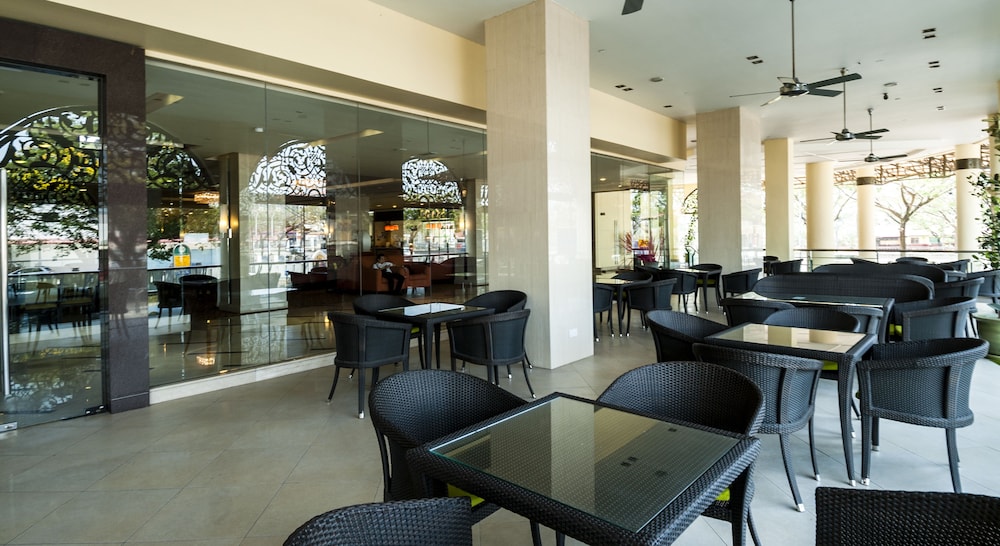Pearl View Hotel 40/50