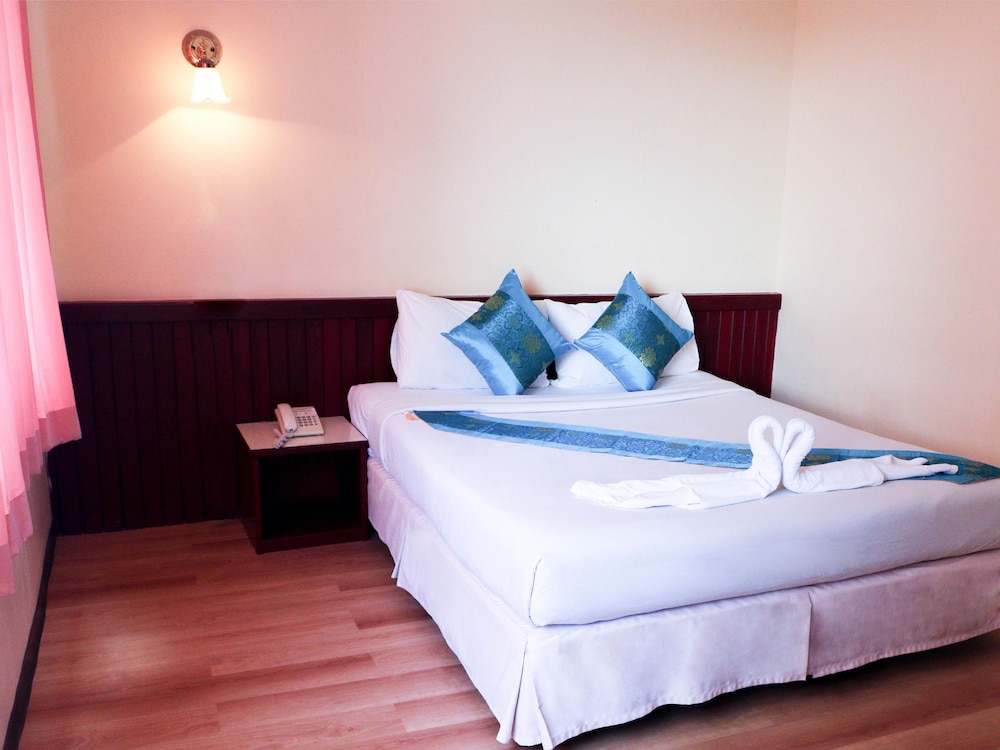 Chumphon Palace Hotel 29/47