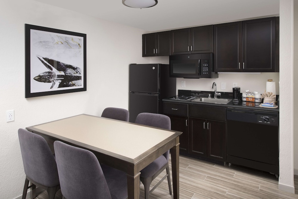 Hampton Inn & Suites Anaheim - Garden Grove 39/44