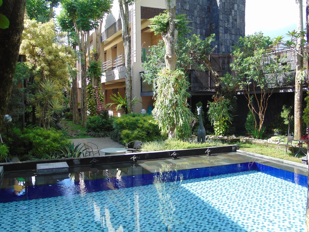 Savita Garden Inn 41/44